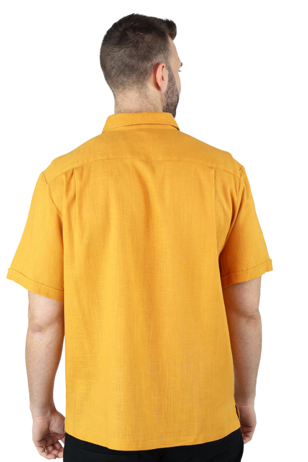 Guayamisa Estilo Clásico Manga Corta Color Mostaza Con Alforza Para Hombre